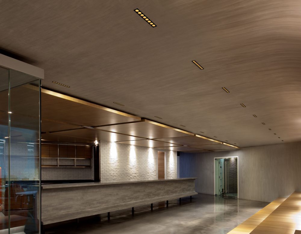 Laser Blade Tiltable/Trimless Linear Light USE