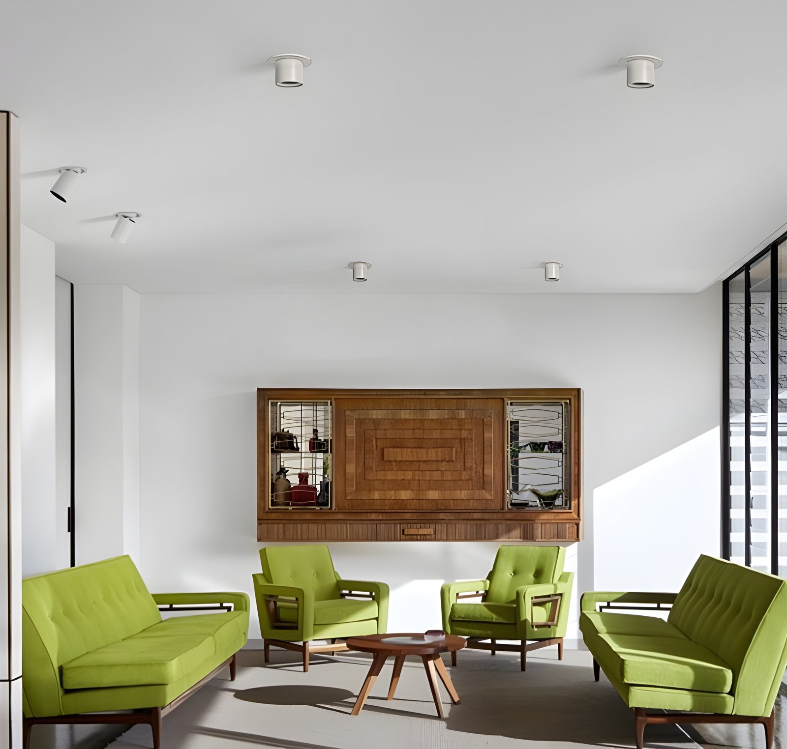 Indoor & Outdoor Logo Projector Light USE