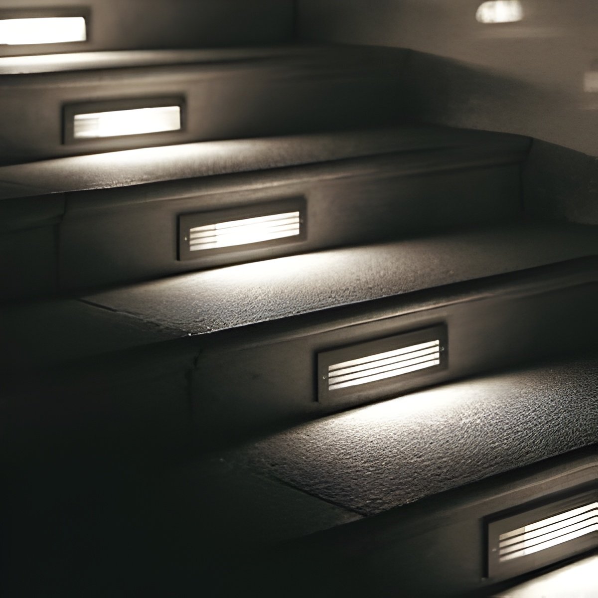 OUTDOOR RECESSED STEP LIGHT USE