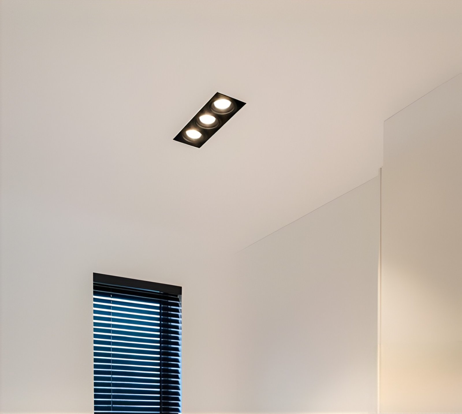 Indoor & Outdoor Logo Projector Light USE