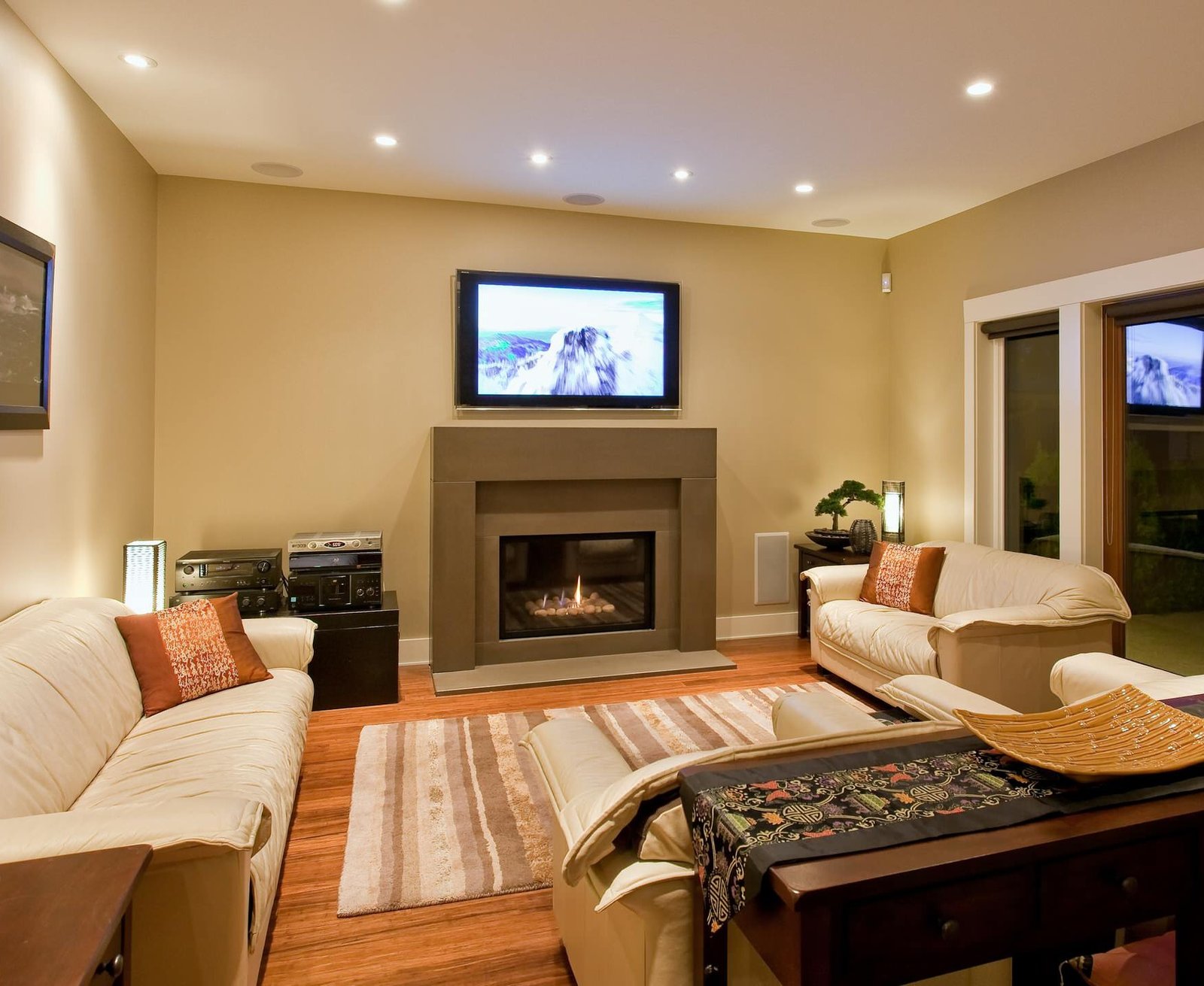 Indoor & Outdoor Logo Projector Light USE